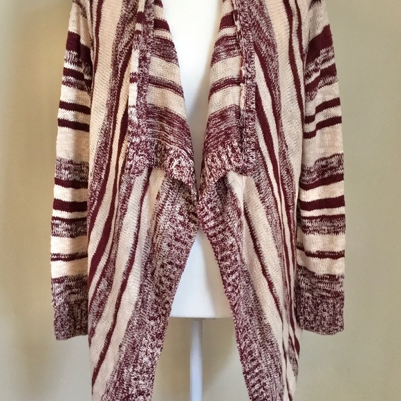 Charlotte Russe Cream/Maroon Cardigan Size M - Picture 3 of 7